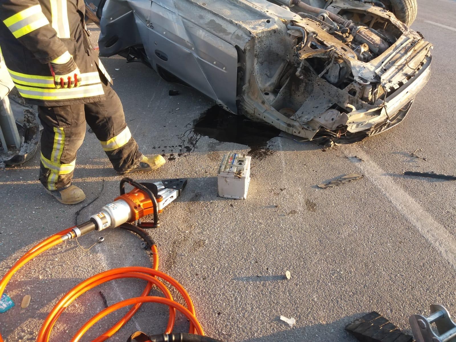 Otomobil Takla Attı Sürücüsü Yaralı Olarak Çıkartıldı